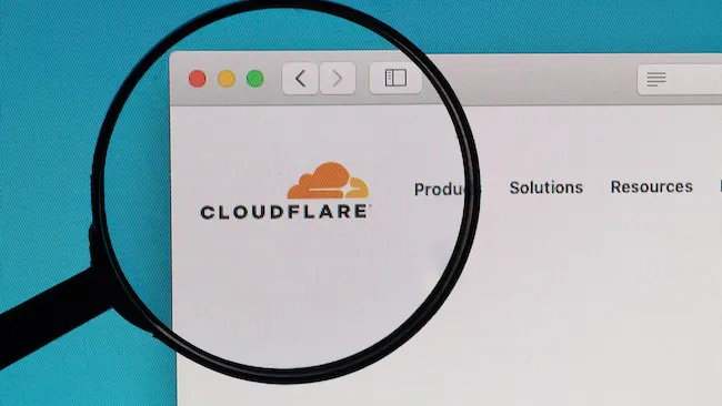 AI迷路：Cloudflareの新ツール、偽のウェブページでAIクローラーをだます
