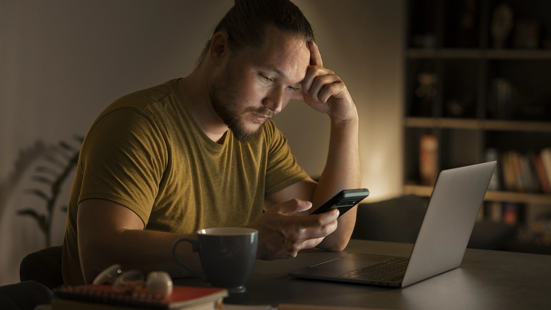 デームスクロールする人々は、フェイクニュースをより信じやすい傾向にある