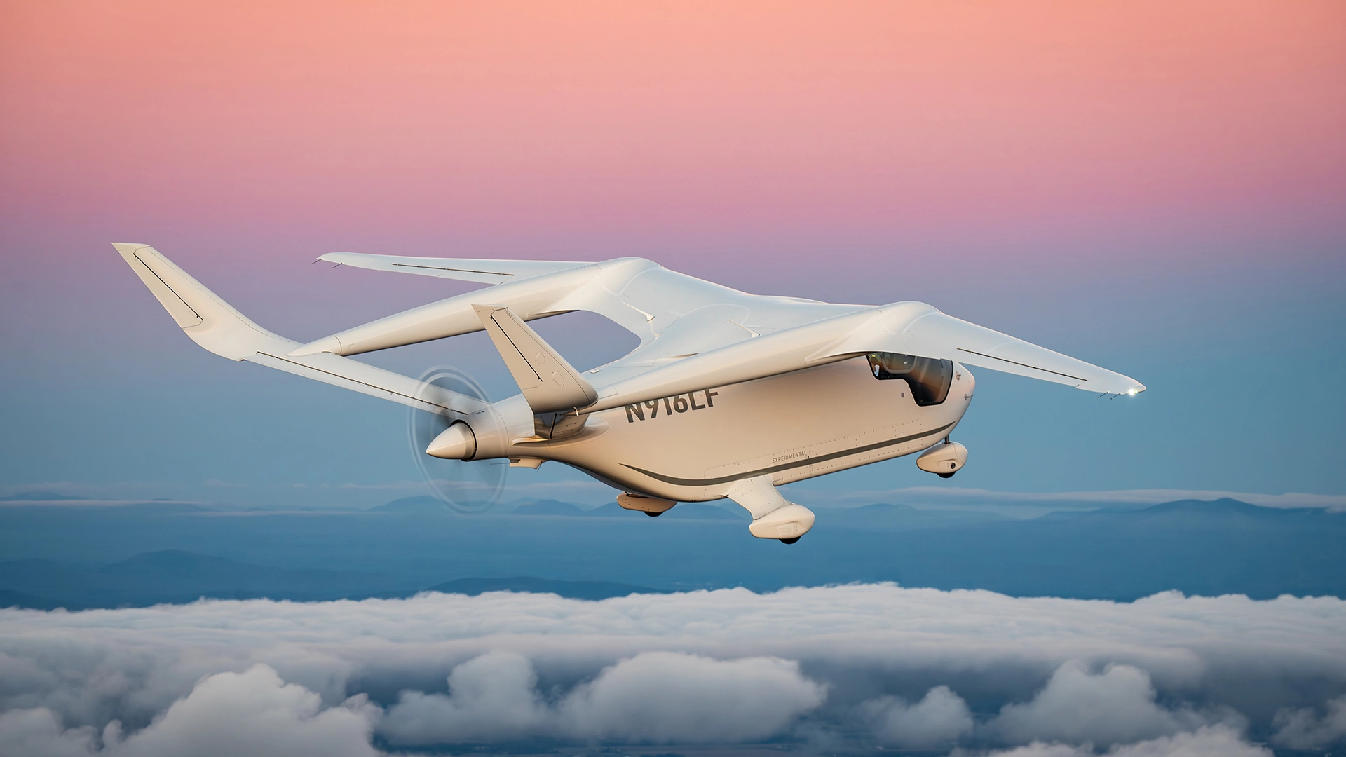 Beta Technologiesがニューヨーク空港に初の電気飛行機を乗客と共に着陸させる