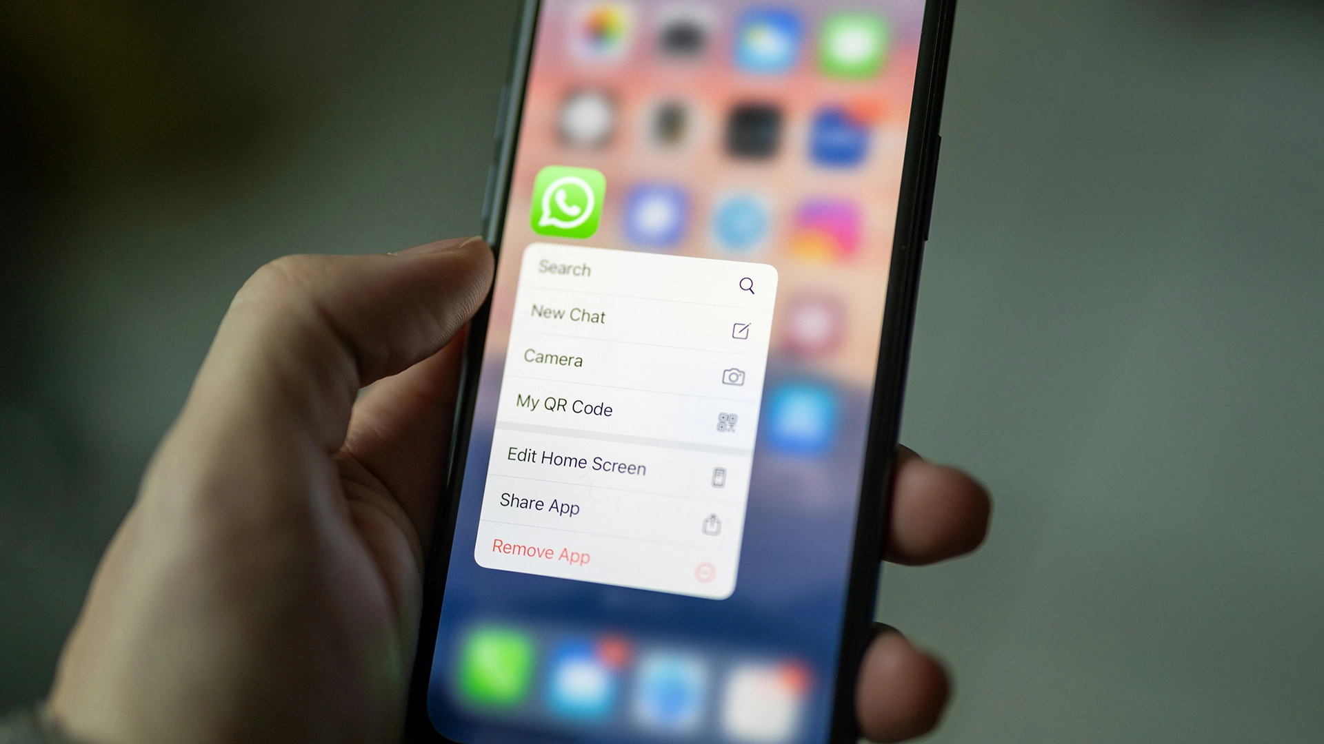 メタ、AIパワードの要約機能をWhatsAppに追加